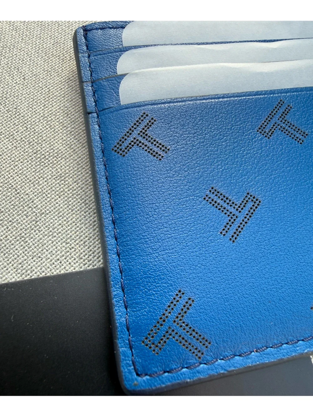 NEW Tumi Embossed LOGO Slim Card Case - 6 slot - Leather Wallet - BRIGHT BLUE